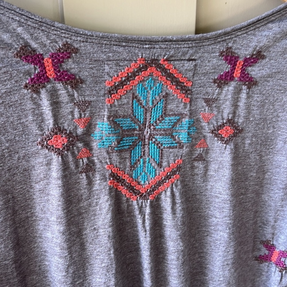 012JW // Johnny Was Los Angeles Cotton Blend Embroidered Step Hem Tunic // L - Picture 10 of 10